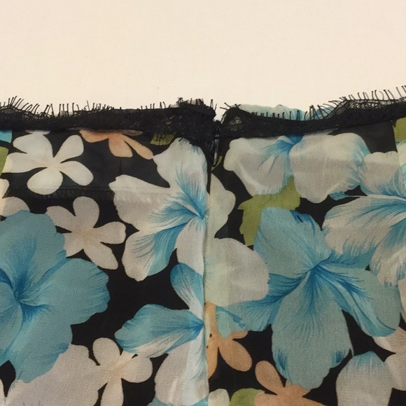 Lined Slinky Short Shorts - Picture 4 of 5